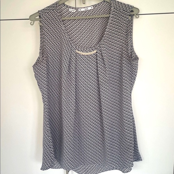 Sioni Sleeveless Black and White Patterned  Top - Chic & Versatile • Size Medium - Picture 5 of 17